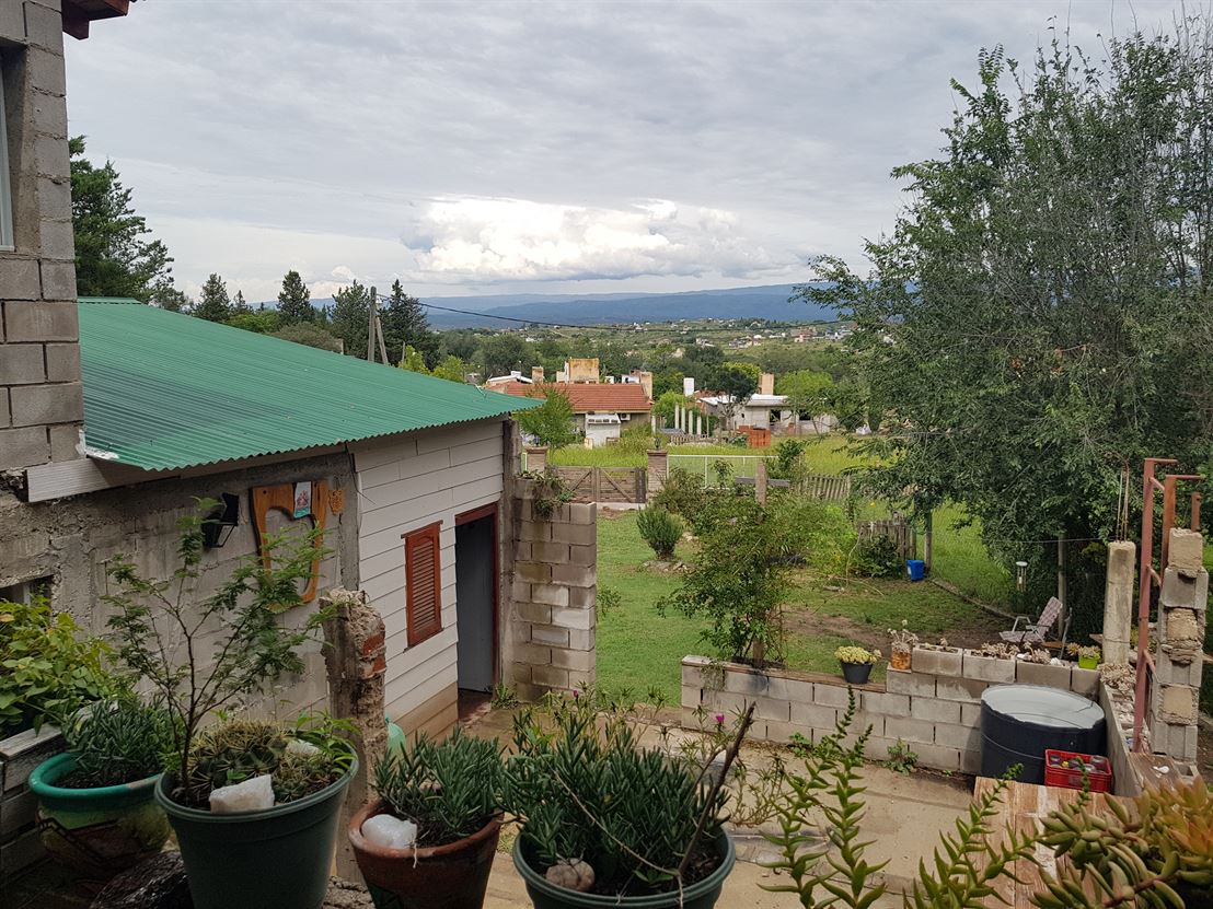 PROPIEDAD DE 2 DORMITORIOS MAS GALPON. VILLA STA CRUZ DEL LAGO