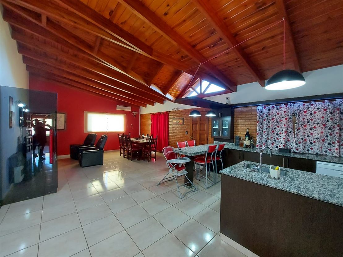 Hermosa casa en Villa Parque Siquiman