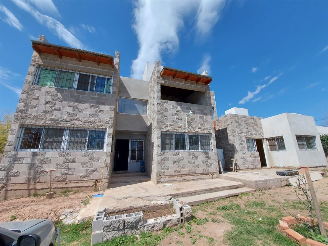 Tres departamentos en Villa Santa Cruz del Lago a 200m de Ruta 28.