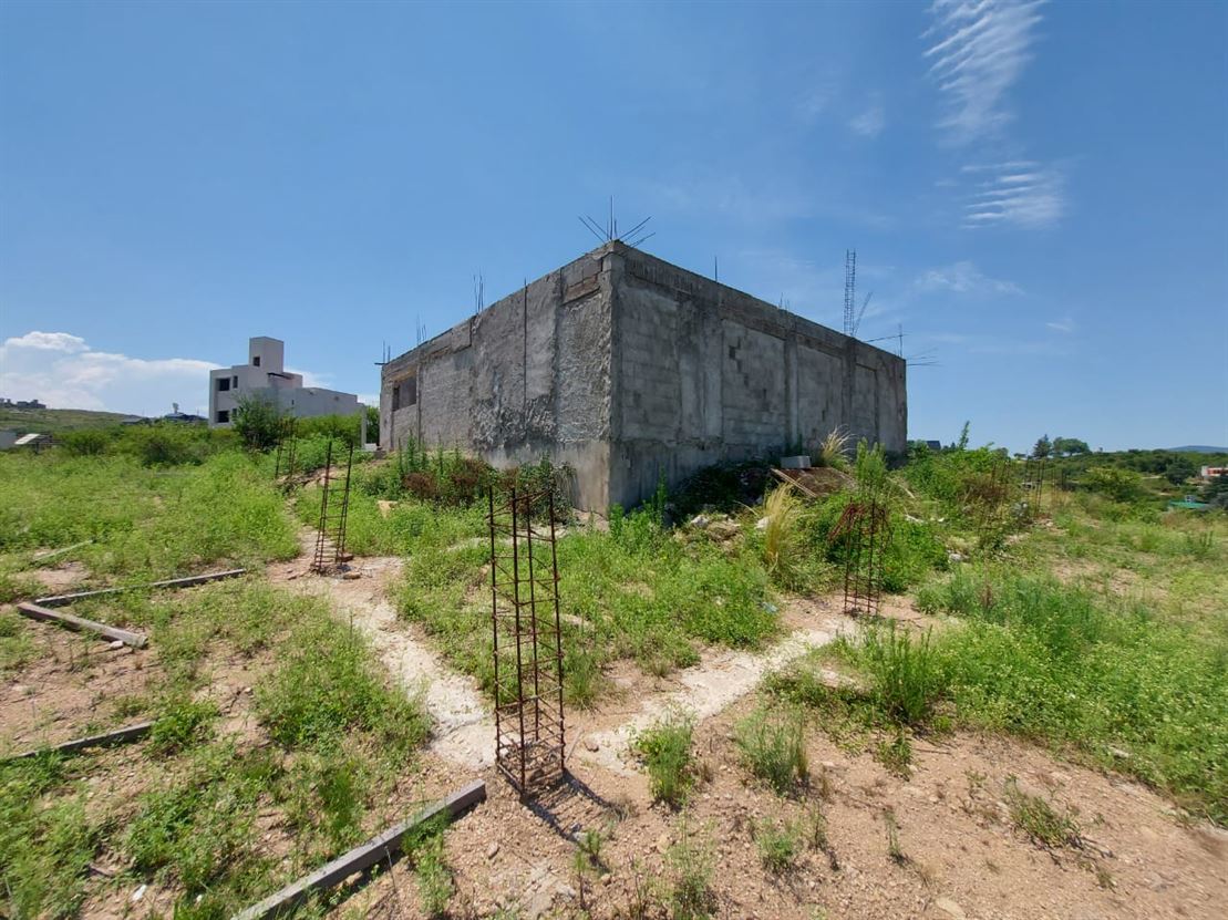 Lote esquina de 845m² en Estancia Vieja