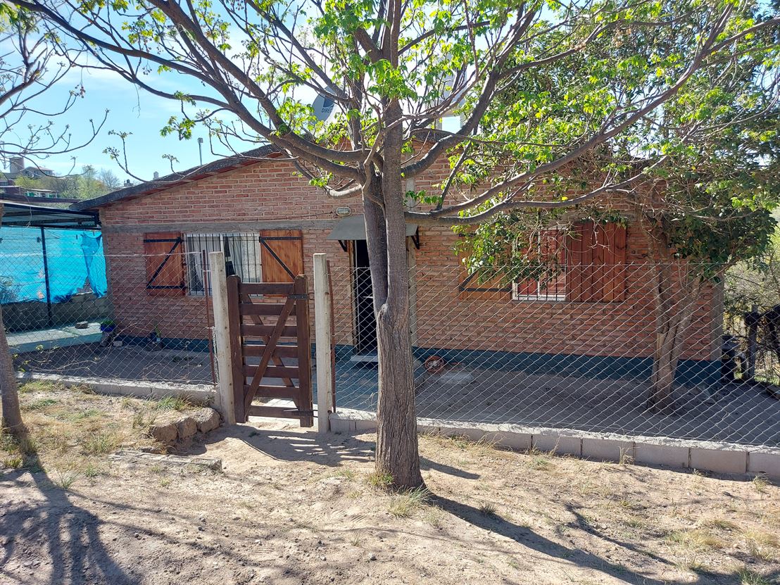 Hermosa casa con quincho y parque en Estancia Vieja!!