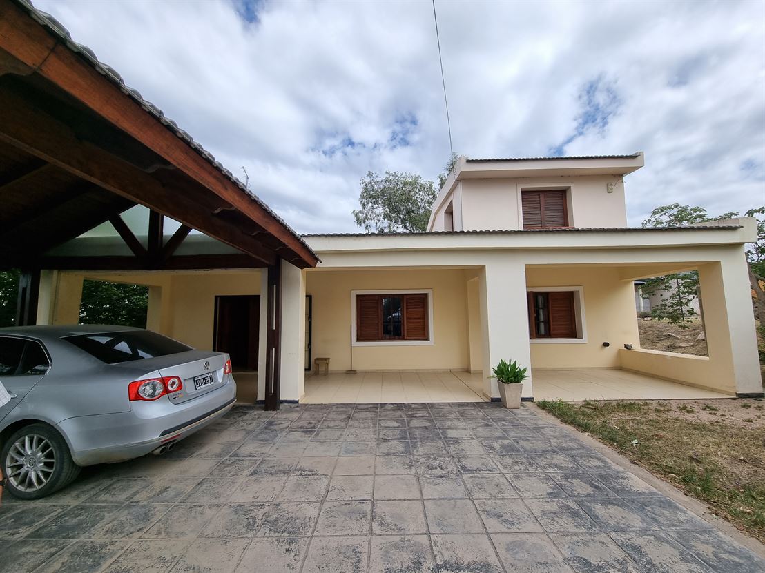 Hermosa casa en alquiler en Estancia Vieja