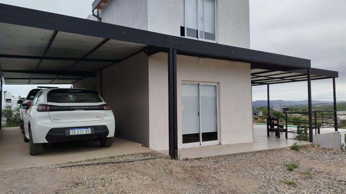 Casa de 3 habitaciones, con jacuzzi exterior y piscina.