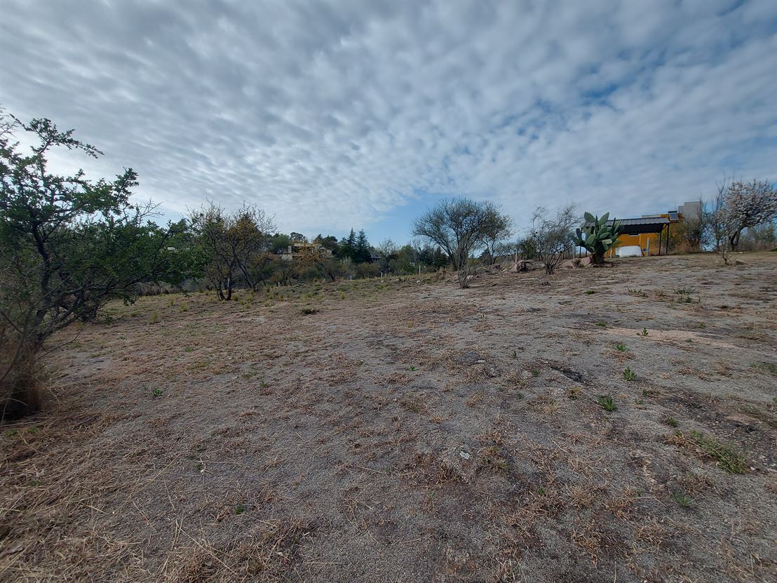 Lote esquina frente al río en Estancia Vieja