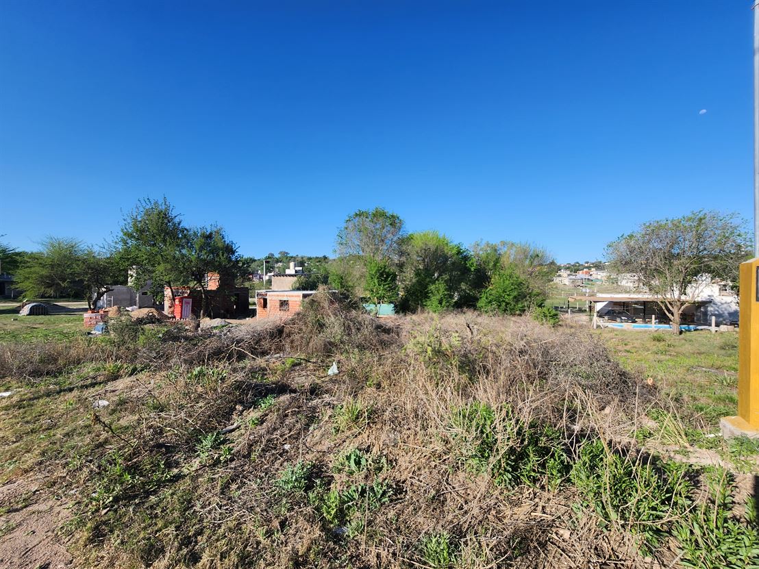 Oportunidad.Lote con salida a dos calles.