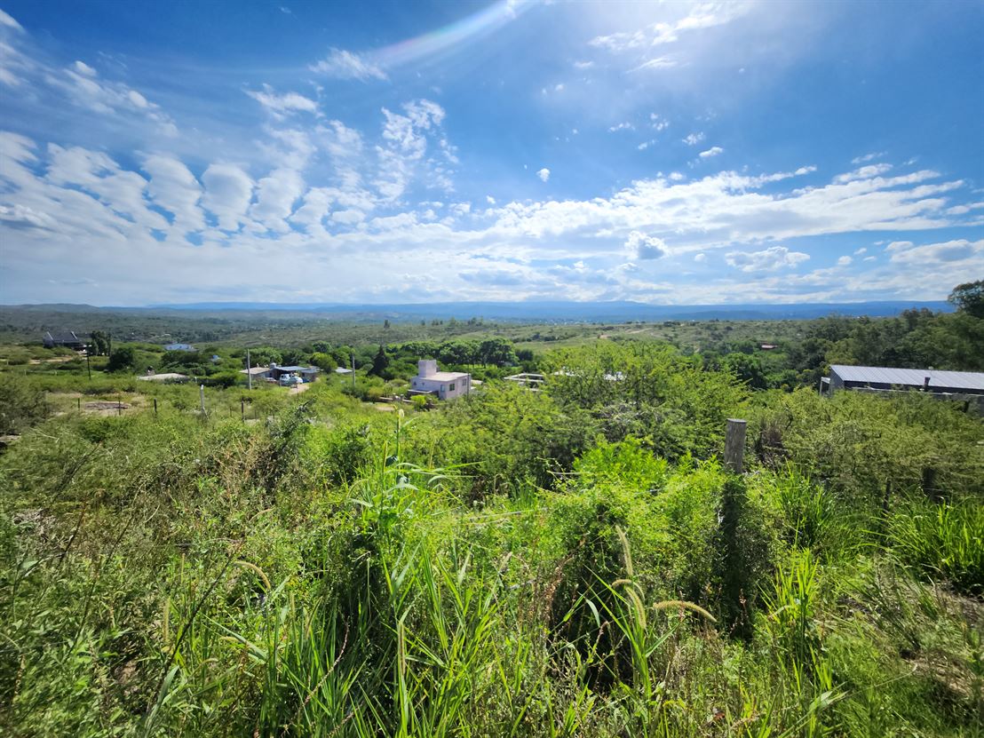 Lote en Estancia Vieja, hermosa zona.