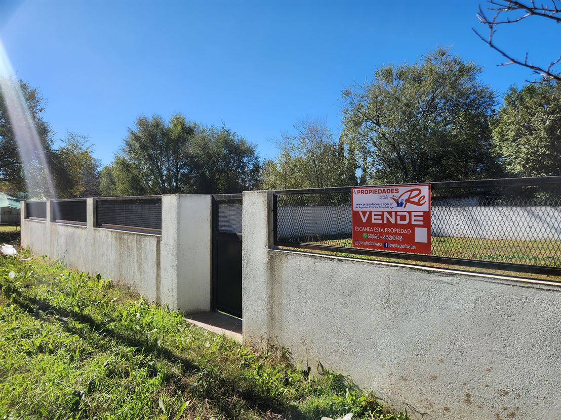 Excelente lote a metros de Ruta 28. Tapiado y limpio.