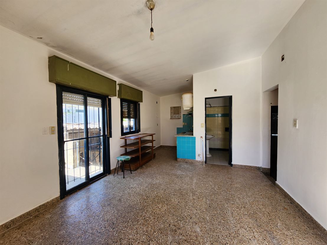 Departamento de un dormitorio con entrada para vehículo